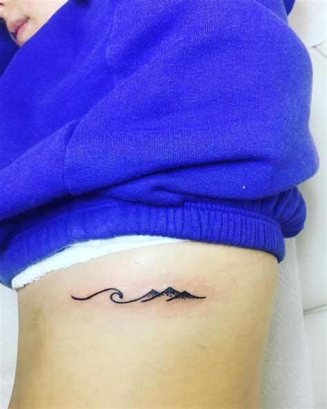 Tatuajes en la costilla para mujeres: significado y diseños